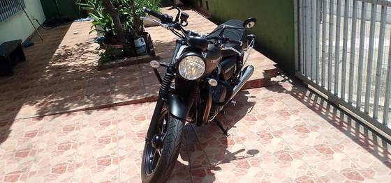 TRIUMPH STREET TWIN TRIUMPH STREET TWIN